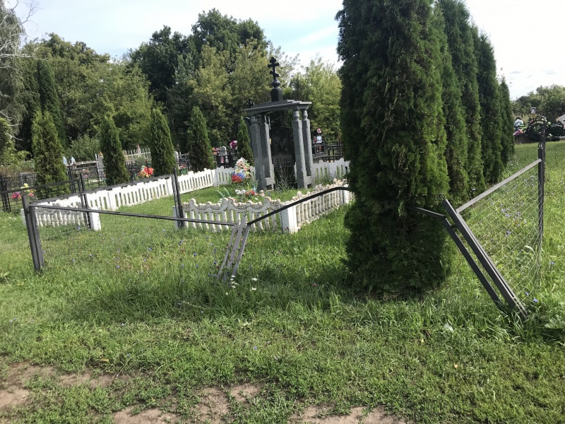 В Липецкой области неизвестные повредили воинское захоронение В Липецкой области неизвестные повредили воинское захоронение