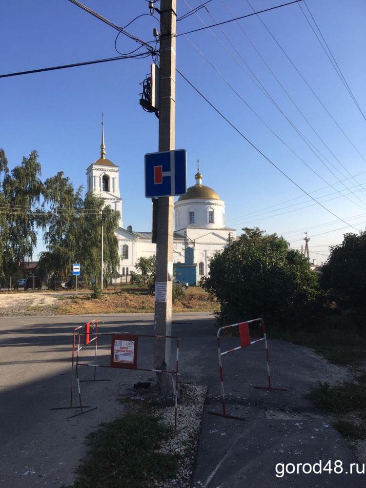 На Соколе две улицы остались без света из-за врезавшегося в столб автомобиля На Соколе две улицы остались без света из-за врезавшегося в столб автомобиля