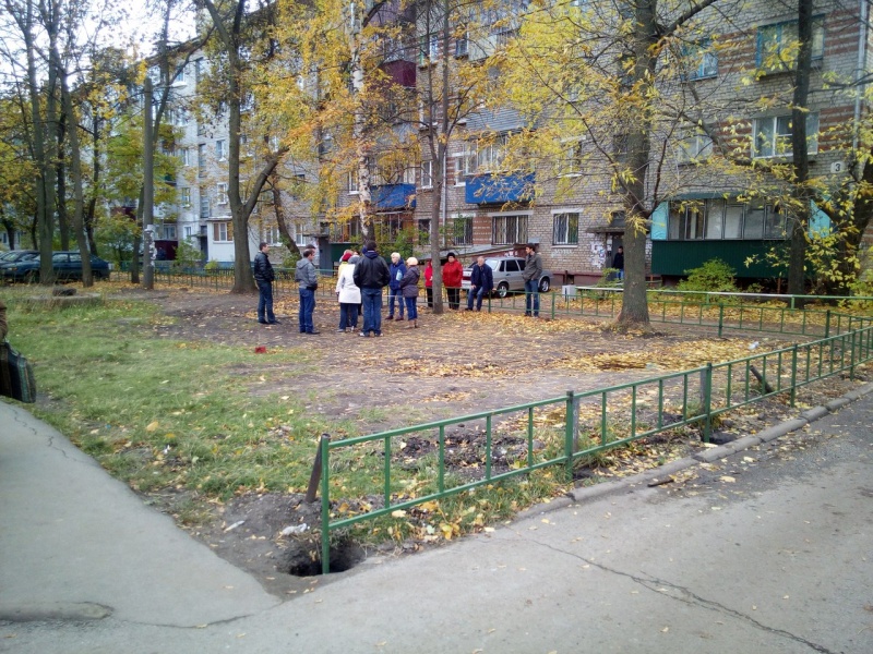 «Битва подъездов»: в липецком дворе разразился конфликт «Битва подъездов»: в липецком дворе разразился конфликт