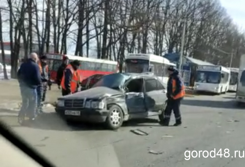 Город 48 происшествия липецк дтп. ДТП С автобусами в Липецке 2021. Город48 Волгабас ДТП Липецк. Липецк аварии автобусы 2006.