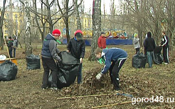 Липецкие школьники убирали город Липецкие школьники убирали город