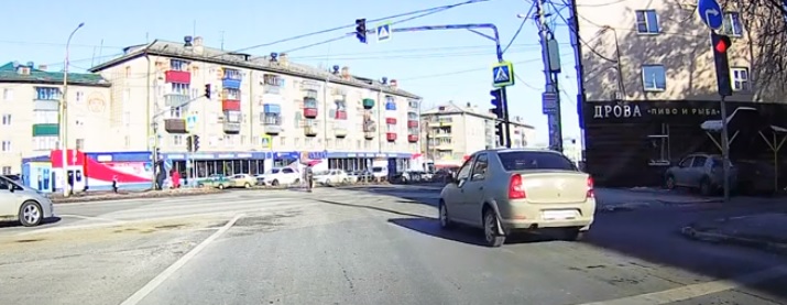 Водитель за 10 секунд дважды нарушил правила Водитель за 10 секунд дважды нарушил правила