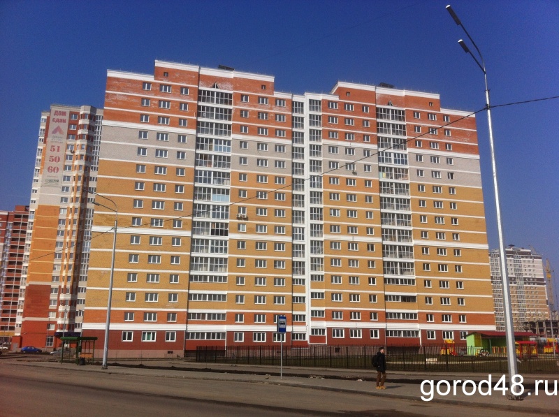 Прохожие заметили ребенка в открытом окне на 12-м этаже Прохожие заметили ребенка в открытом окне на 12-м этаже