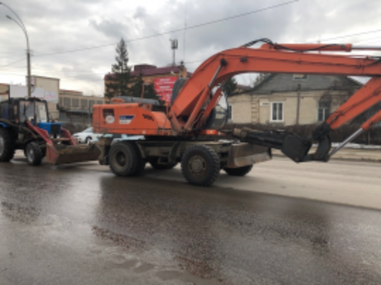 На улице Папина коммунальная авария: в зону отключения воды попали многоэтажки и частные дома На улице Папина коммунальная авария: в зону отключения воды попали многоэтажки и частные дома