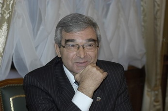 Гулевский надел галстук Гулевский надел галстук