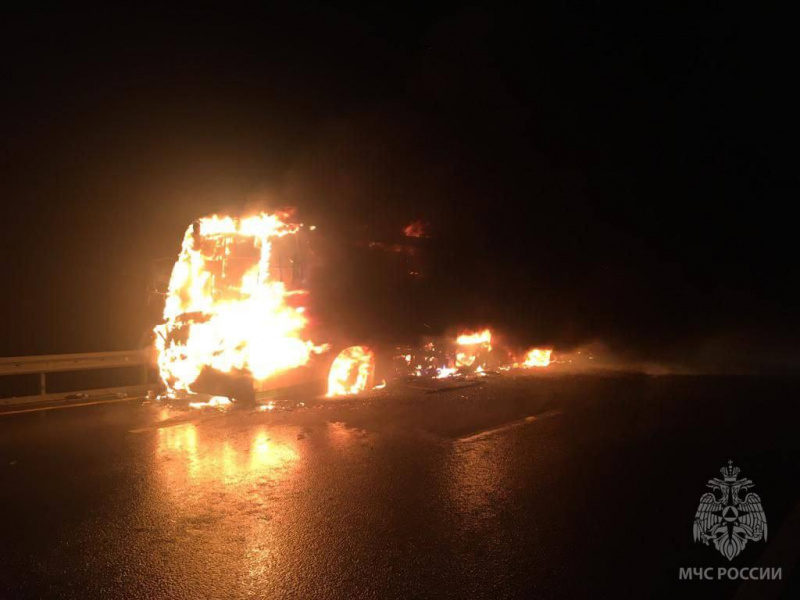 На трассе «Дон» в Елецком районе сгорел автобус