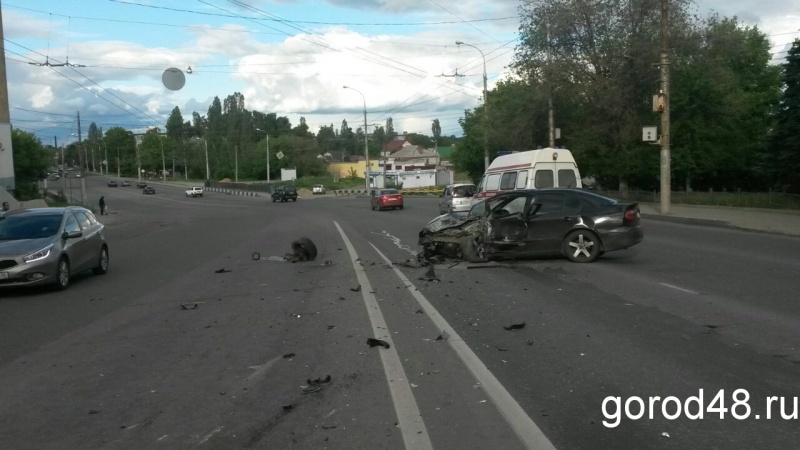 С места первых столкновений виновник аварии на Студеновской скрывался с потекшим радиатором С места первых столкновений виновник аварии на Студеновской скрывался с потекшим радиатором