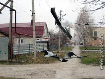 Липецкие энергетики устраняют последствия штромового ветра Липецкие энергетики устраняют последствия штромового ветра