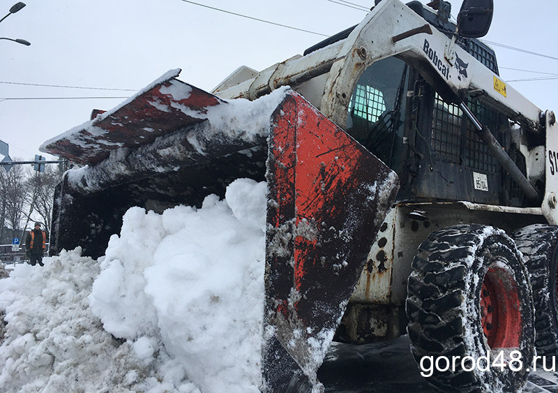 Липчан просят жаловаться на заваленные снегом дворы