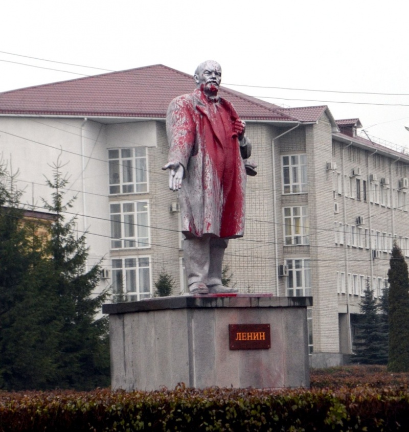 Напавших на памятник Ленину не нашли Напавших на памятник Ленину не нашли