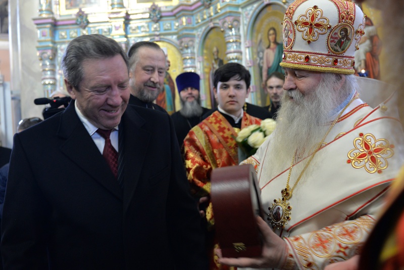 Митрополит Никон наградил губернатора Липецкой области медалью РПЦ Митрополит Никон наградил губернатора Липецкой области медалью РПЦ