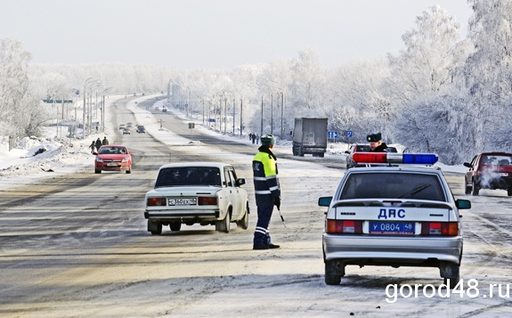 В Липецкой области автомобиль врезался в столб В Липецкой области автомобиль врезался в столб