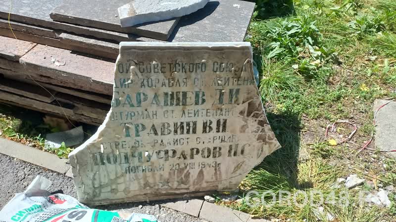 Ремонт памятника экипажу Дмитрия Барашева затормозили дожди