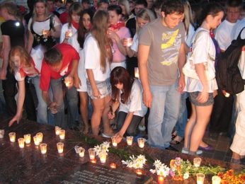 В Липецке прошла акция «Свеча памяти» В Липецке прошла акция «Свеча памяти»