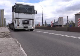 Ремонт моста в Липецке могут затормозить водители большегрузов