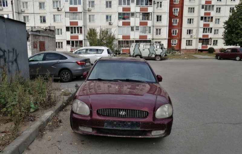 В липецких дворах гниют иномарки В липецких дворах гниют иномарки