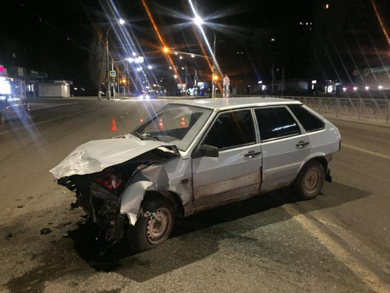 В ночном столкновении на улице Космонавтов пострадали две женщины В ночном столкновении на улице Космонавтов пострадали две женщины