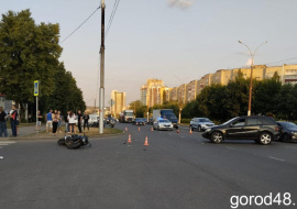 Сбивший мотоциклиста на улице Неделина водитель выплатит ему 300 000 рублей
