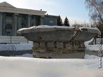 Новолипецкий фонтан прибудет в Липецк в середине июня… если его не захватят пираты Сомали. Новолипецкий фонтан прибудет в Липецк в середине июня… если его не захватят пираты Сомали.