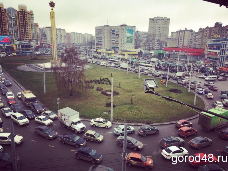 Пробки липецк. Липецк пробка площадь Победы. Города вокруг Липецка. Липецк около Москвы?. Круг Липецк.