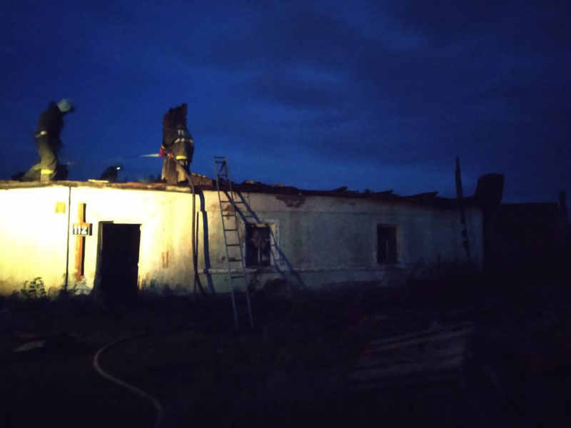 В Донском сгорели два дома и машина