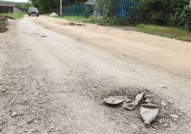 Это не грунтовка, а магистраль — жители деревни Малотроицкое добиваются безопасной дороги