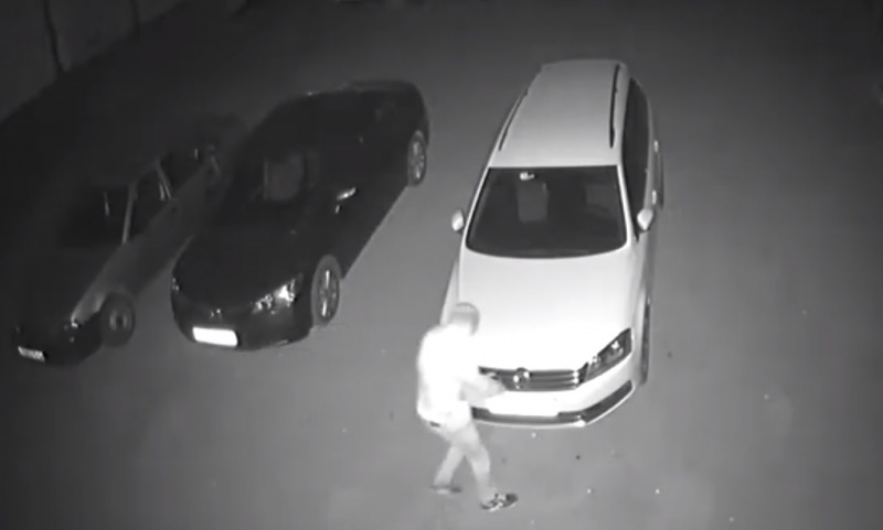 Воришка попал на запись камеры наблюдения Воришка попал на запись камеры наблюдения