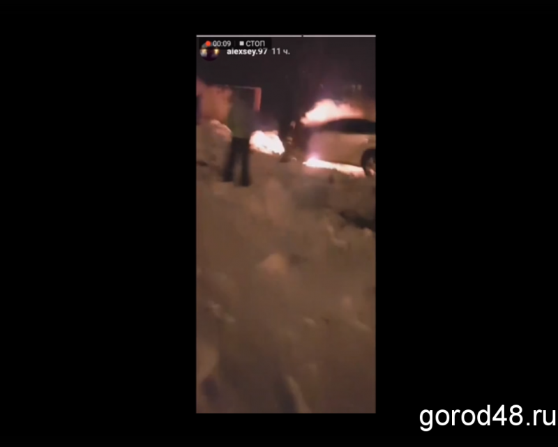 Горящий «Лексус» попал на видео Горящий «Лексус» попал на видео
