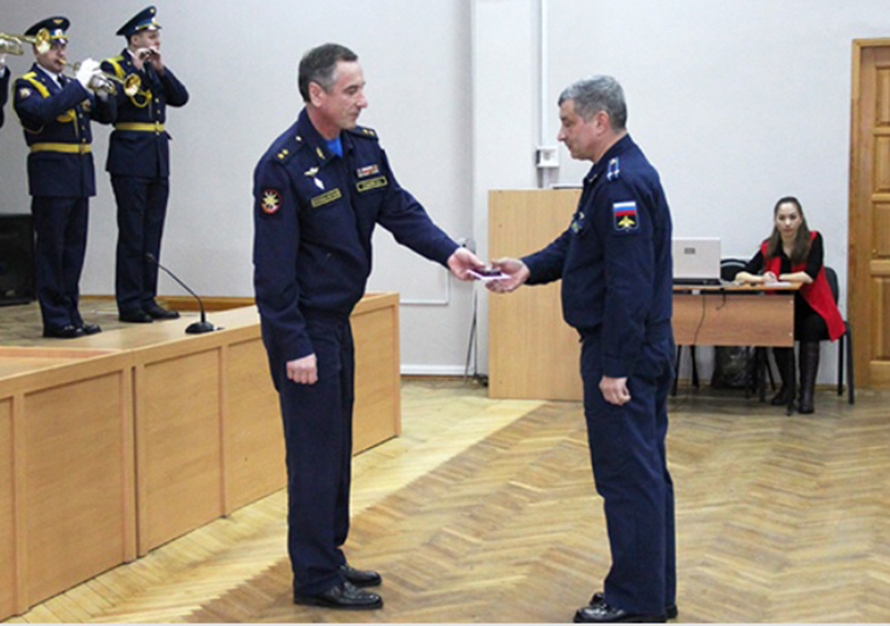 Награды нашли липецких летчиков спустя полгода, а подаренные в Китае автомобили так и не растаможили Награды нашли липецких летчиков спустя полгода, а подаренные в Китае автомобили так и не растаможили