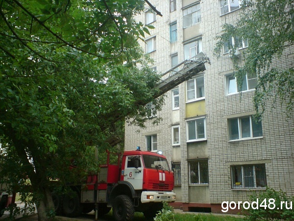 В Липецке горит многоквартирный дом В Липецке горит многоквартирный дом