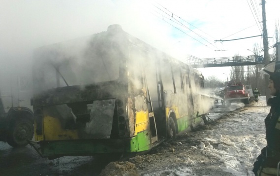 Пожар на автовокзале липецк фото произошедшего В Липецке горит пассажирский автобус