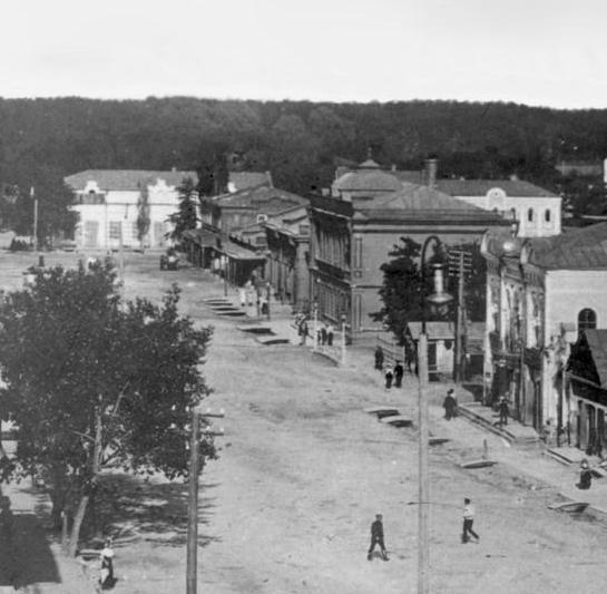 Перекресток улиц Советской (Воронежской) и Фрунзе (Усманской). На месте дома справа сейчас Городская Администрация..jpg