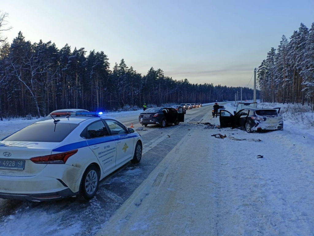 Погибли девочка и женщина, еще трое детей пострадали в ДТП на трассе под  Липецком