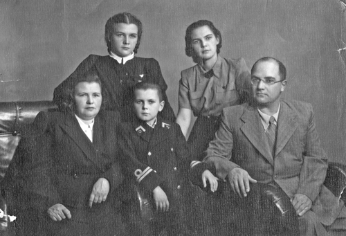 Екатерина Максимовна, Александра, Володя, Тамара и Михаил Матвеевич.jpg