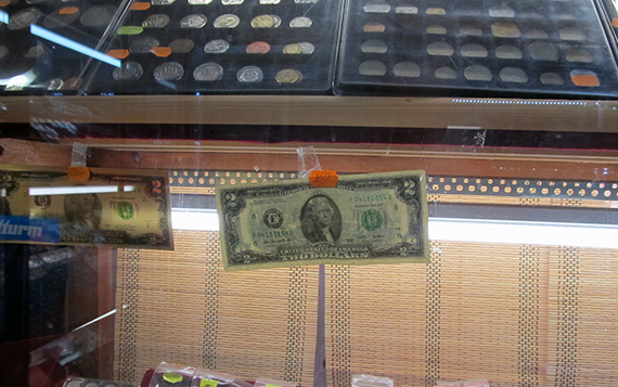 Куплю доллары без банка. 175 Долларов. Автоматы с коллекционными монетами Москва. 175 Рублей. Доллар который продается магазинах фашливы.