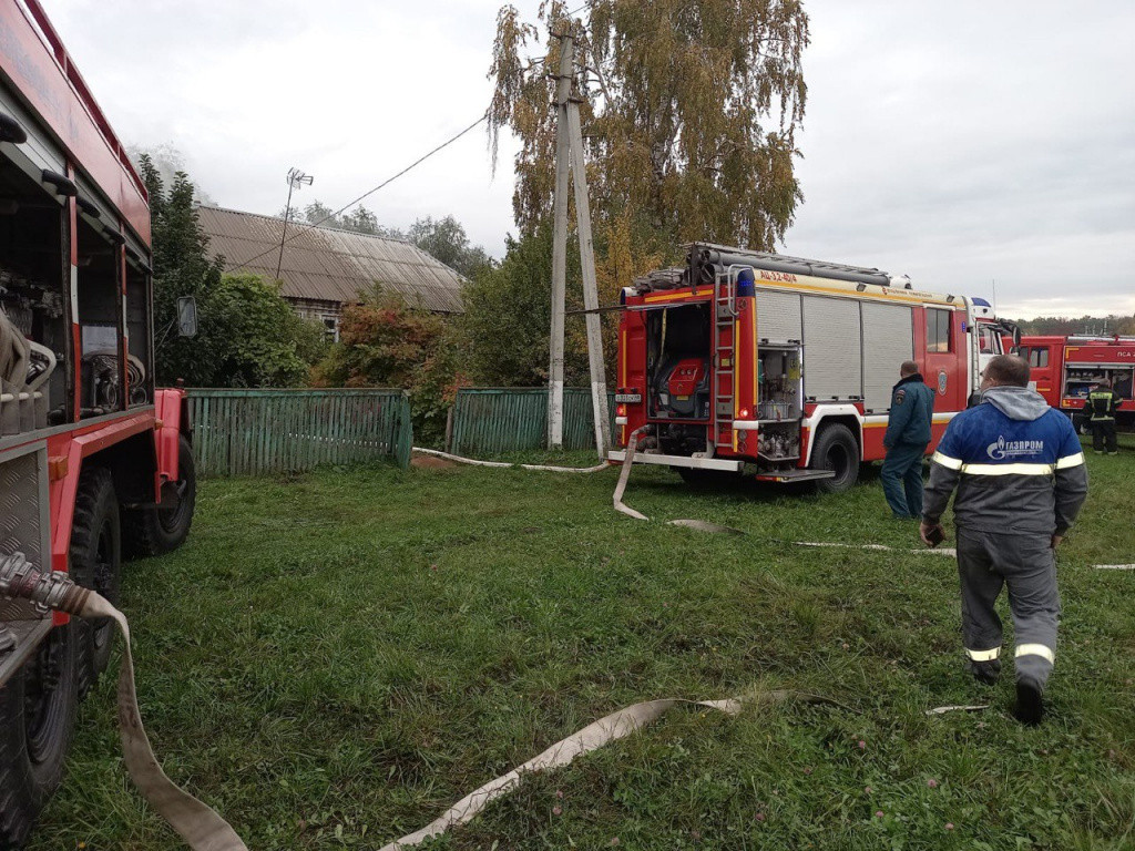 Пожарные отстояли дом в Становлянском районе | 03.10.2022 | Липецк -  БезФормата