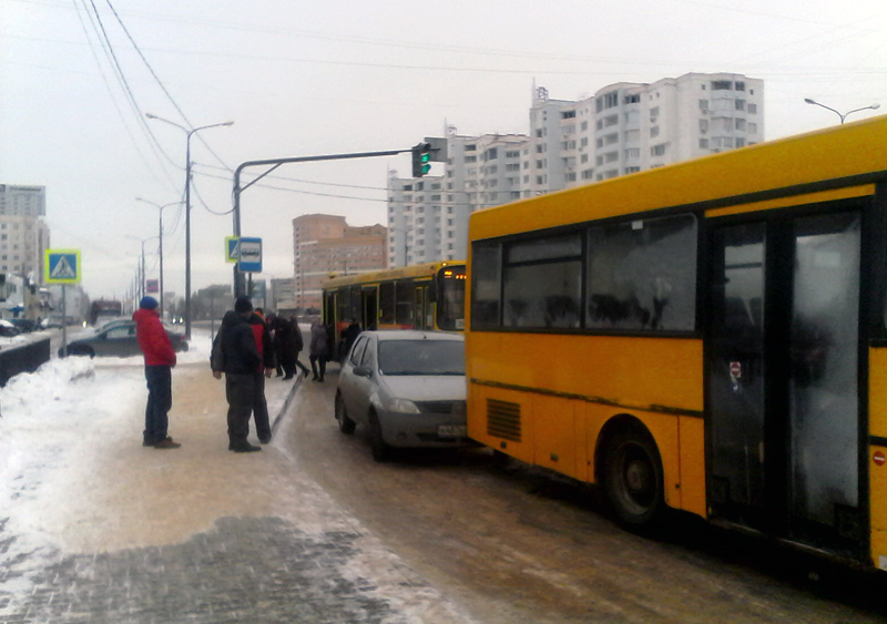 37 автобус изменения. 37 Автобус Екатеринбург. Автобусы 37 Липецкий. Ладожская остановка 271. Фото остановки автобуса Сарапул.