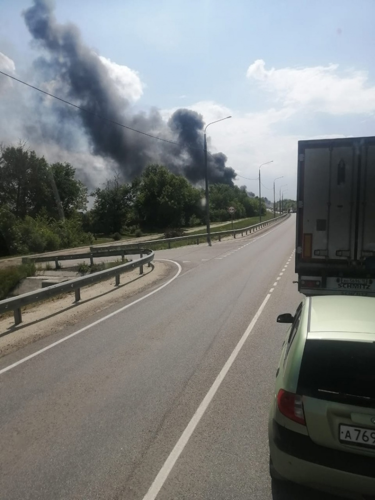 В Становлянском районе на трассе «Дон» сгорел прицеп грузовика