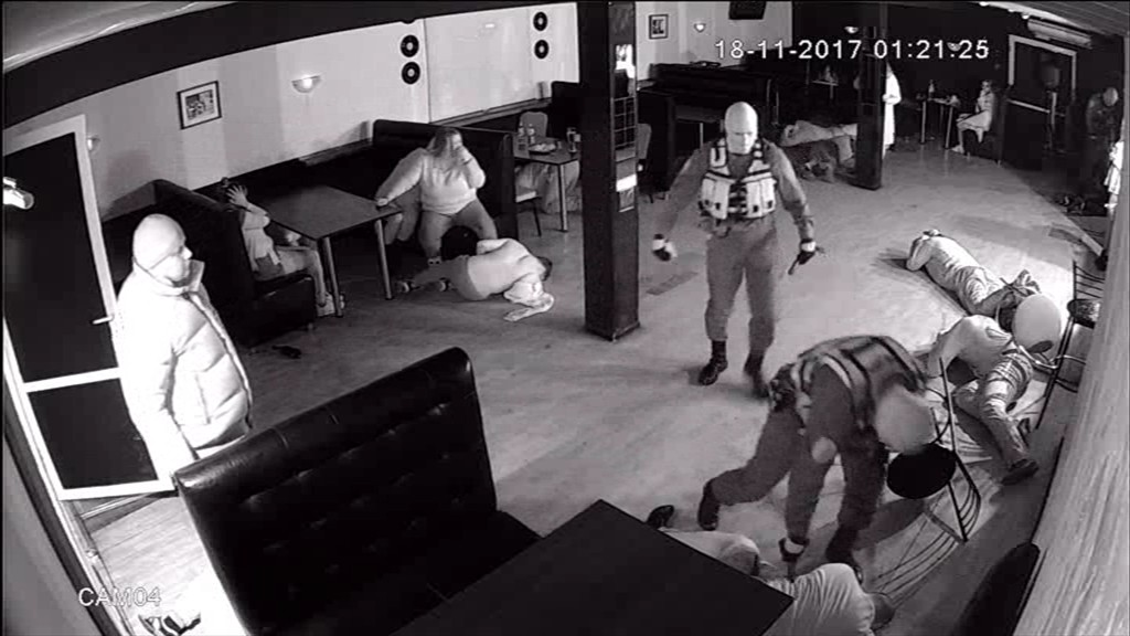 Силовики устроили бойню в ночном клубе.