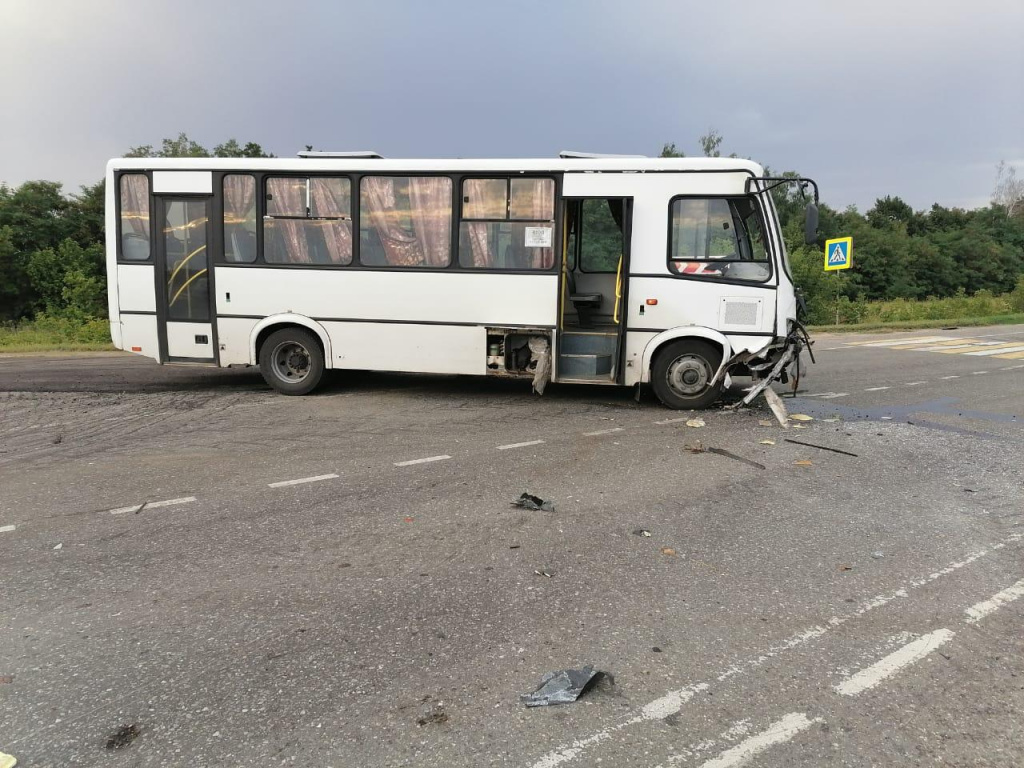 В столкновении автобуса «ПАЗ» и «ВАЗа» погиб пассажир легковушки