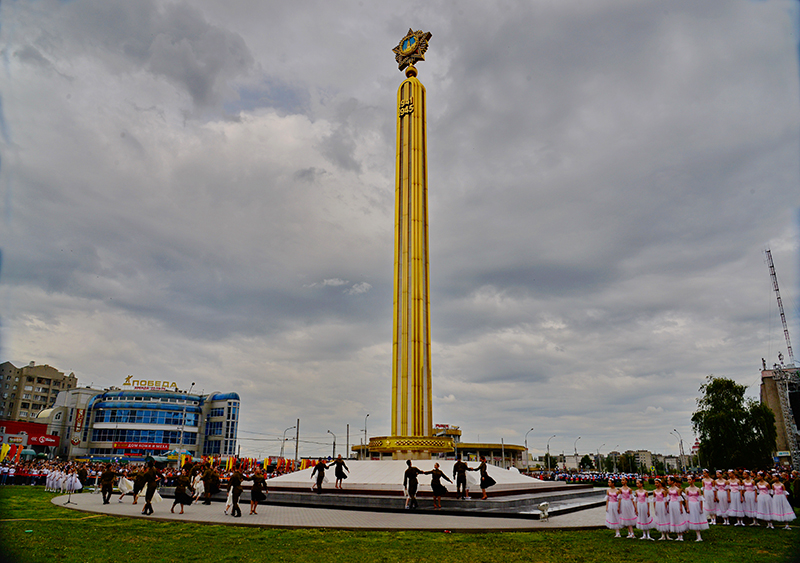 Пл победы. Стелла Победы Липецк. Площадь Победы Липецк. Город Липецк площадь Победы. Стелла на площади Победы в Липецке.