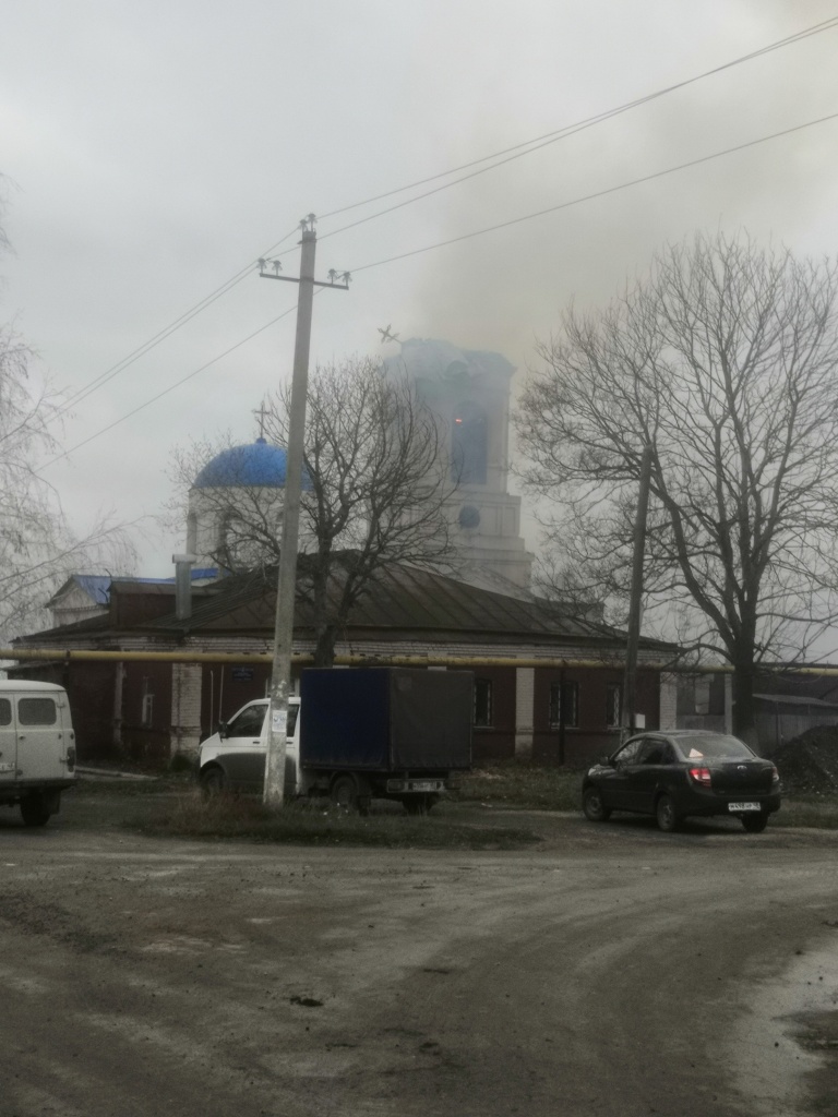 В Липецкой области горит храм