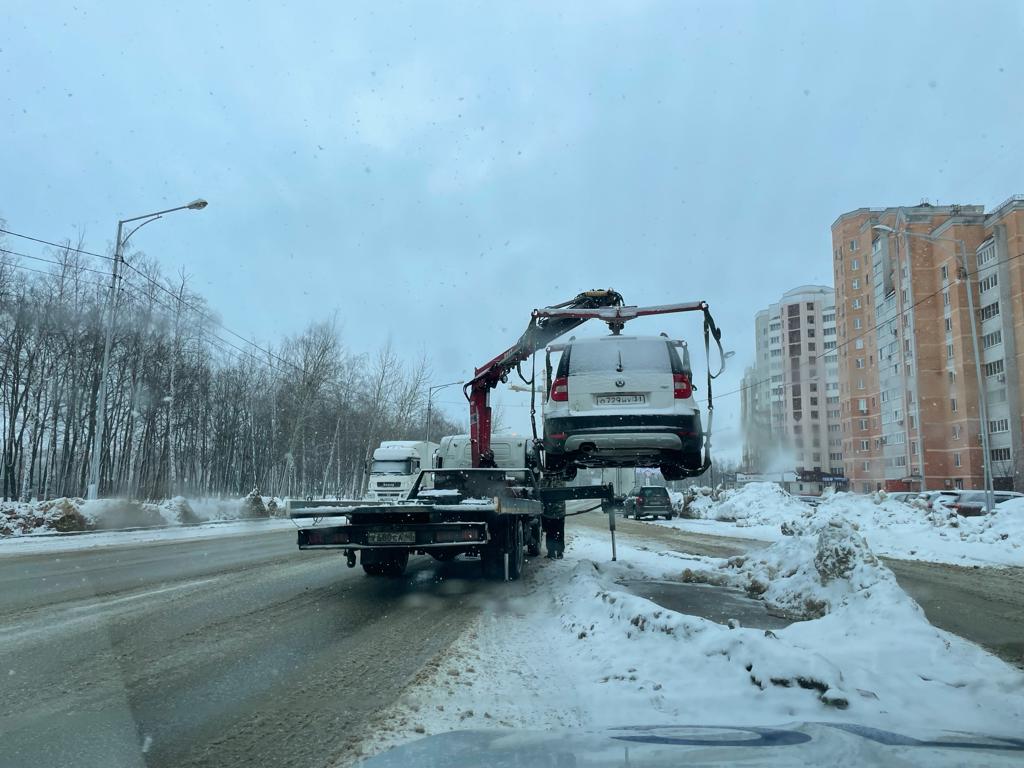 В Липецке с середины дороги убрали «брошенку» с белгородскими номерами