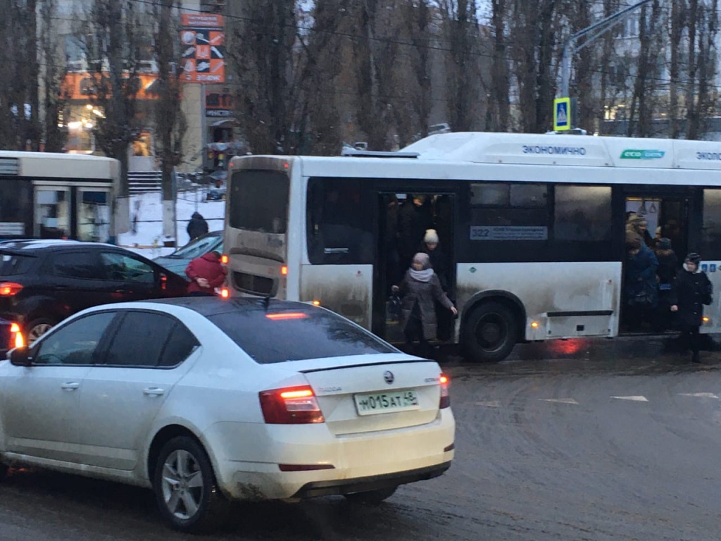 Проспект космонавтов автобусы. Екатеринбурге ДТП С автобусом на техническая. ДТП автобус Екатеринбург. ДТП В Королеве с автобусом. ДТП С автобусом в Екатеринбурге сегодня.