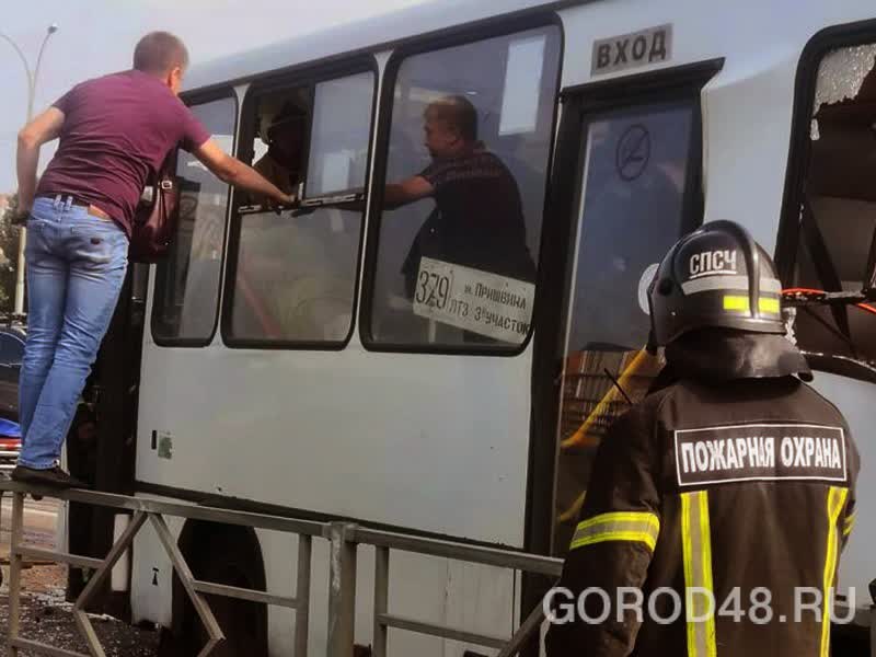 Упал в стоящем автобусе. Авария на Катукова Липецк. Скорая автобус. Липецкие автобусные аварии.