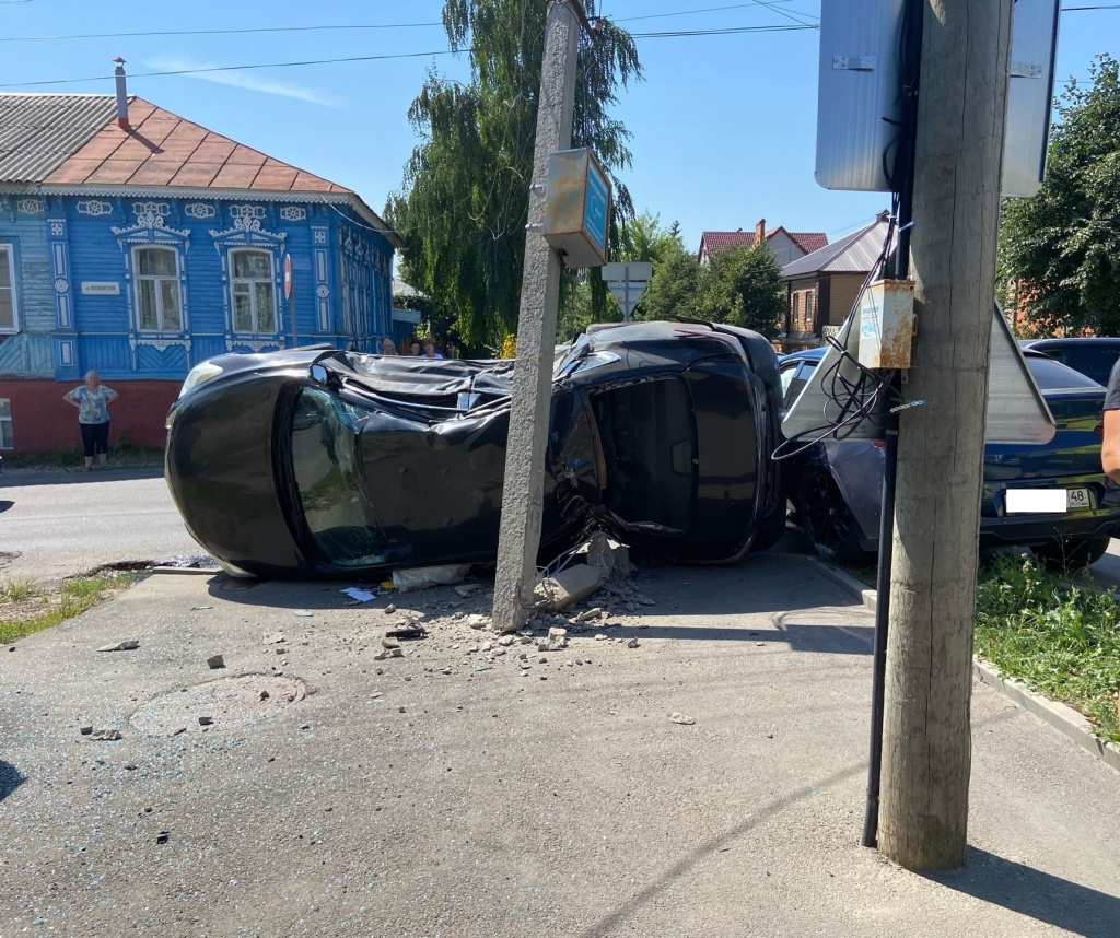 Дтп елец. Смешные места в Ельце. Авария в Ельце сегодня улица мира.