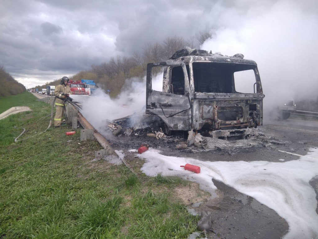 В Липецке горело бывшее здание Октябрьского суда | 28.04.2022 | Липецк -  БезФормата