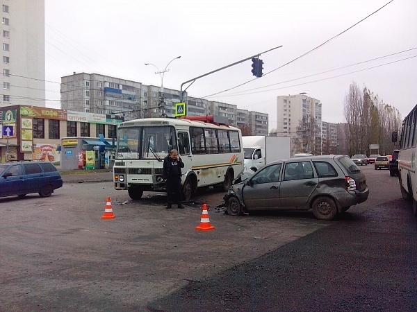 После липецка. ДТП на улице Стаханова. Авария на Стаханова в Липецке сегодня.