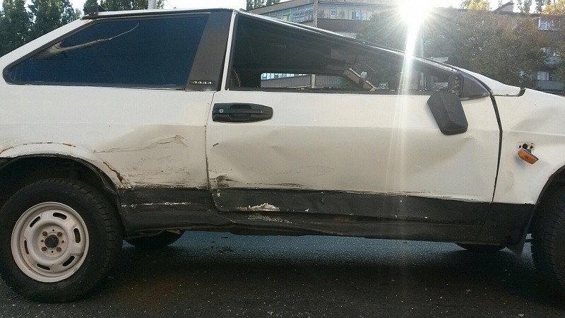 Кувшин арт. В рязани перевернулся автомобиль. Ваз 21099 перевернулся. Ваз 2106 белая перевертыш. Китайские вазы на белом фоне фото.