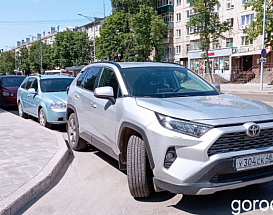 Готовы ли водители платить за парковку, а жители центра Липецка — за свой счет устанавливать шлагбаумы? 